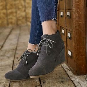 Toms Desert Wedge Suede ankle Booties